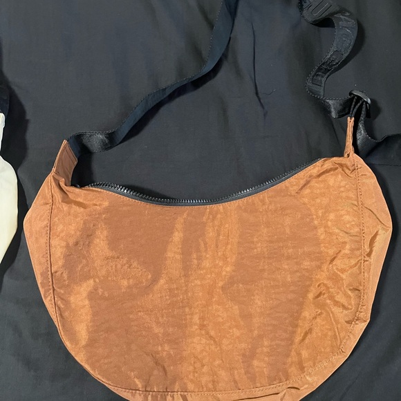 Medium Crescent Baggu - Picture 1 of 1